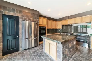 Photo #3: 2120271 Listing