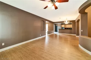 Photo #4: 2120271 Listing