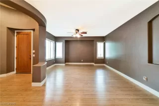 Photo #5: 2120271 Listing