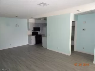 Photo #5: 2120338 Listing 