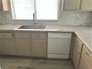 Photo #3: 2120383 Listing 