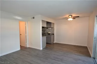 Photo #5: 2120395 Listing 