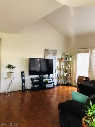 Photo #3: 2120403 Listing