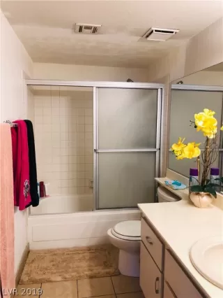 Photo #5: 2120403 Listing