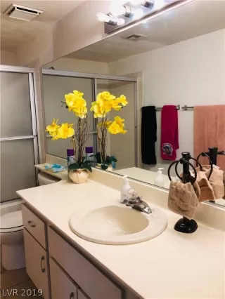 Photo #6: 2120403 Listing