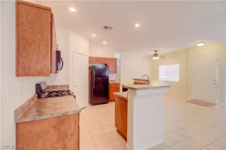 Photo #5: 2120407 Listing