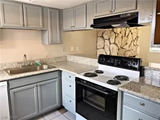 Photo #1: 2120599 Listing