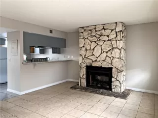 Photo #2: 2120599 Listing