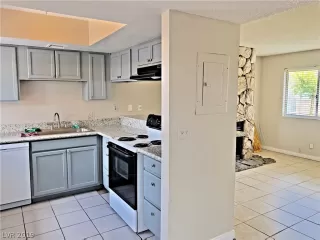 Photo #5: 2120599 Listing