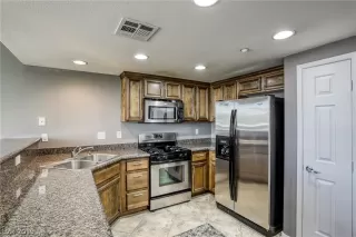 Photo #3: 2120658 Listing