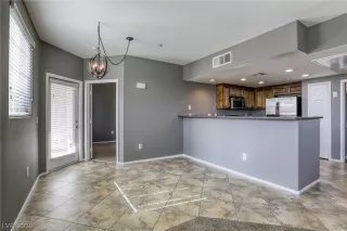 Photo #5: 2120658 Listing