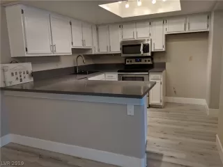 Photo #4: 2120827 Listing 