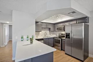 Photo #2: 2120866 Listing