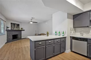 Photo #3: 2120866 Listing