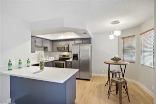 Photo #4: 2120866 Listing