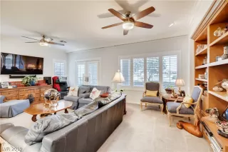 Photo #5: 2120893 Listing