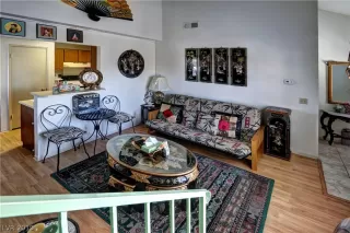 Photo #6: 2120919 Listing 