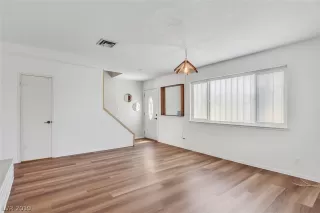 Photo #4: 2120957 Listing