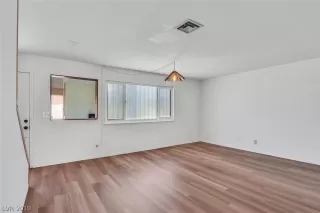 Photo #5: 2120957 Listing