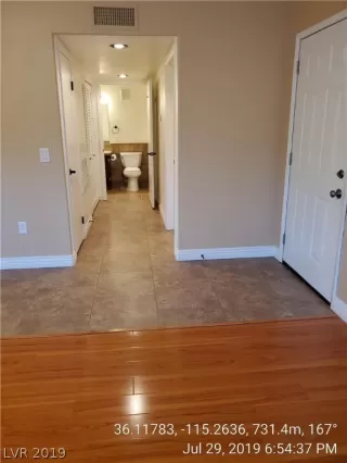 Photo #6: 2121039 Listing