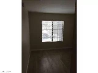 Photo #4: 2121052 Listing 