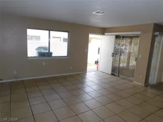 Photo #3: 2121068 Listing 