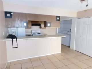 Photo #6: 2121068 Listing 