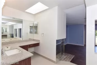 Photo #6: 2121136 Listing