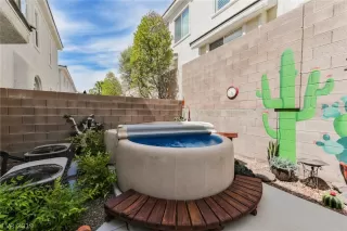 Photo #4: 2121245 Listing