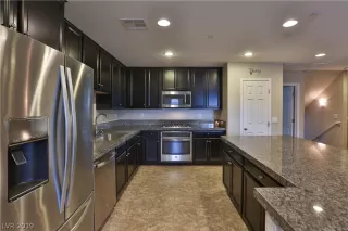 Photo #3: 2121281 Listing 