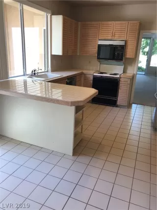 Photo #1: 2121428 Listing 