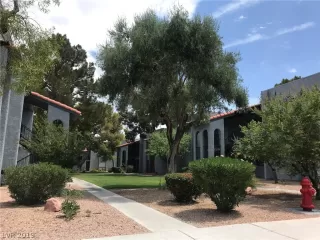 Photo #2: 2121605 Listing