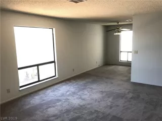 Photo #5: 2121605 Listing