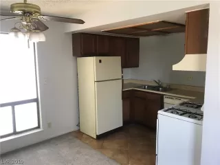 Photo #6: 2121605 Listing