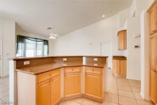 Photo #4: 2121697 Listing