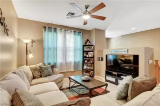 Photo #1: 2121698 Listing