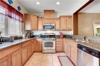 Photo #3: 2121698 Listing