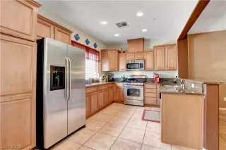 Photo #4: 2121698 Listing