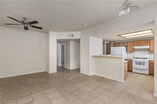 Photo #4: 2121726 Listing