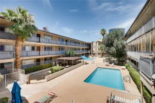 Photo #2: 2121741 Listing