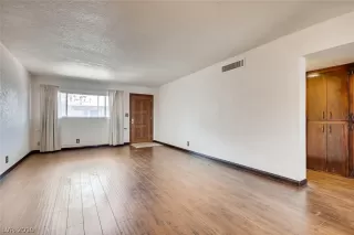 Photo #3: 2121741 Listing