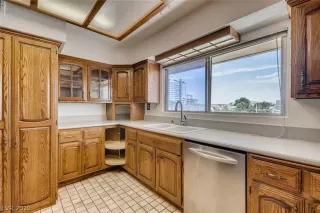 Photo #6: 2121741 Listing