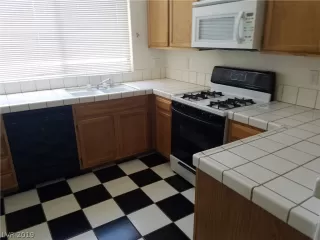 Photo #3: 2121836 Listing