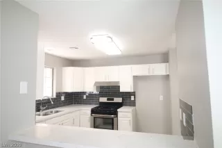 Photo #6: 2121928 Listing