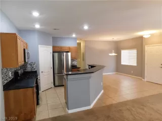 Photo #1: 2122315 Listing