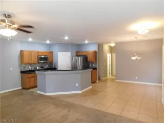 Photo #3: 2122315 Listing