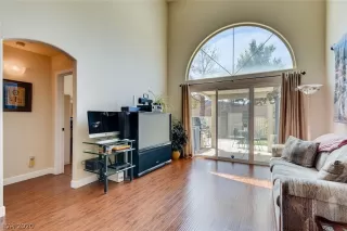 Photo #4: 2122359 Listing
