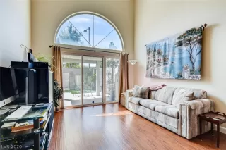 Photo #5: 2122359 Listing