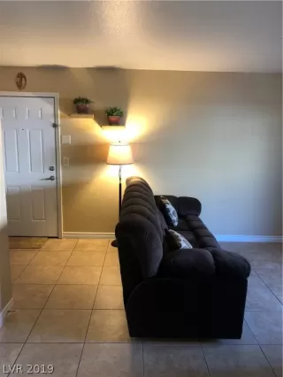 Photo #3: 2122367 Listing