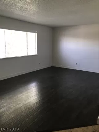 Photo #3: 2122382 Listing 